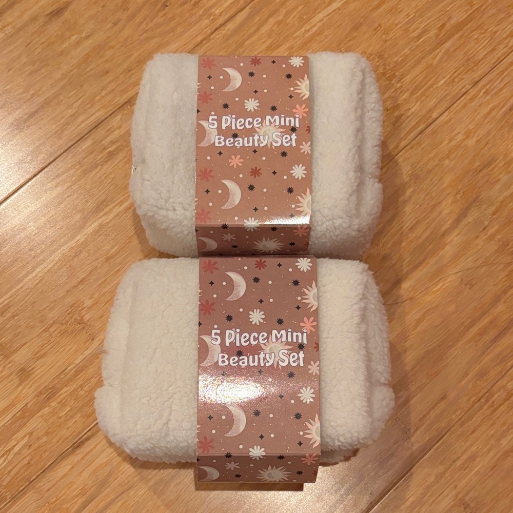 2 five Piece Mini Beauty Set in White